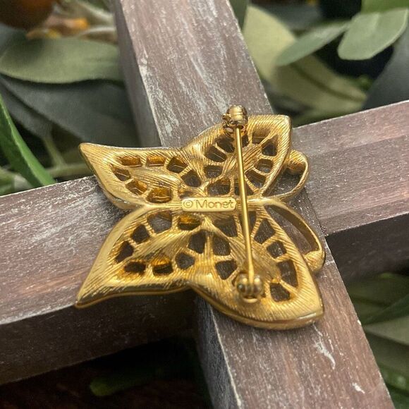 Lot of 2 Vintage Goldtone Brooches Pins both Signed on Bottom - Monet and Sphinx - Picture 5 of 9